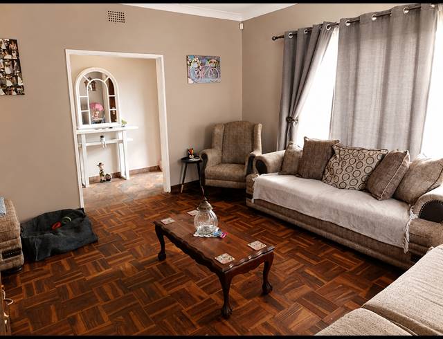 4 BEDROOM HOUSE FOR SALE IN OOS EINDE